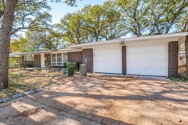 $2,500 | 1919 Betsy Lane, Irving, TX 75061