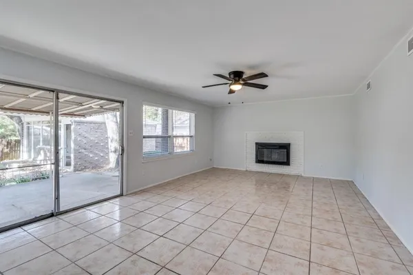 $2,500 | 1919 Betsy Lane, Irving, TX 75061