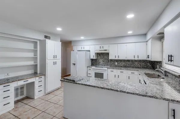 $2,500 | 1919 Betsy Lane, Irving, TX 75061