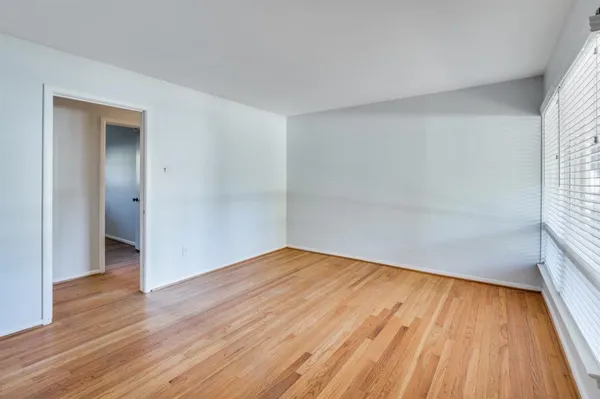 $2,500 | 1919 Betsy Lane, Irving, TX 75061