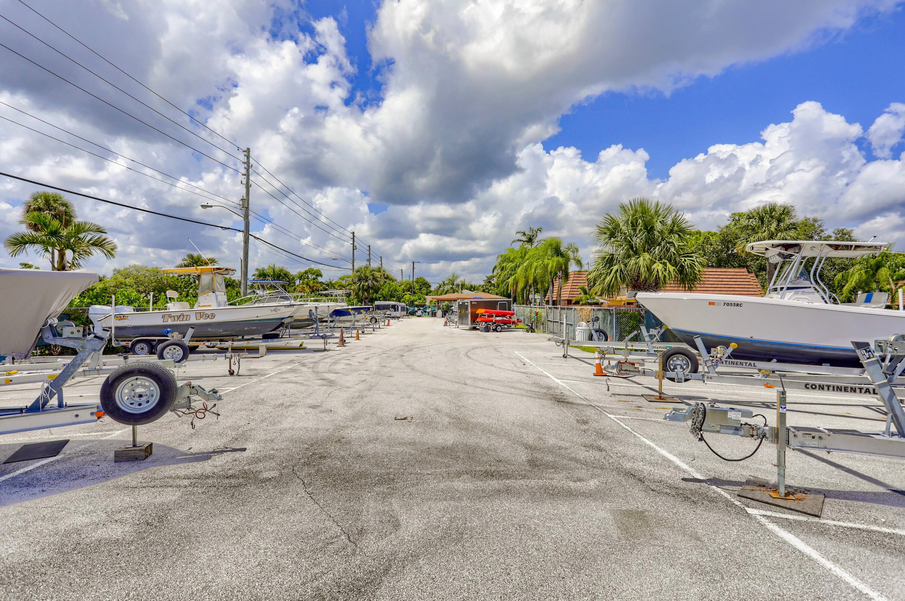825 Center Street, Unit 10D Jupiter, FL 33458 - Photo 11 of 55 42__20a0527-hdr(6)_interior 2 c