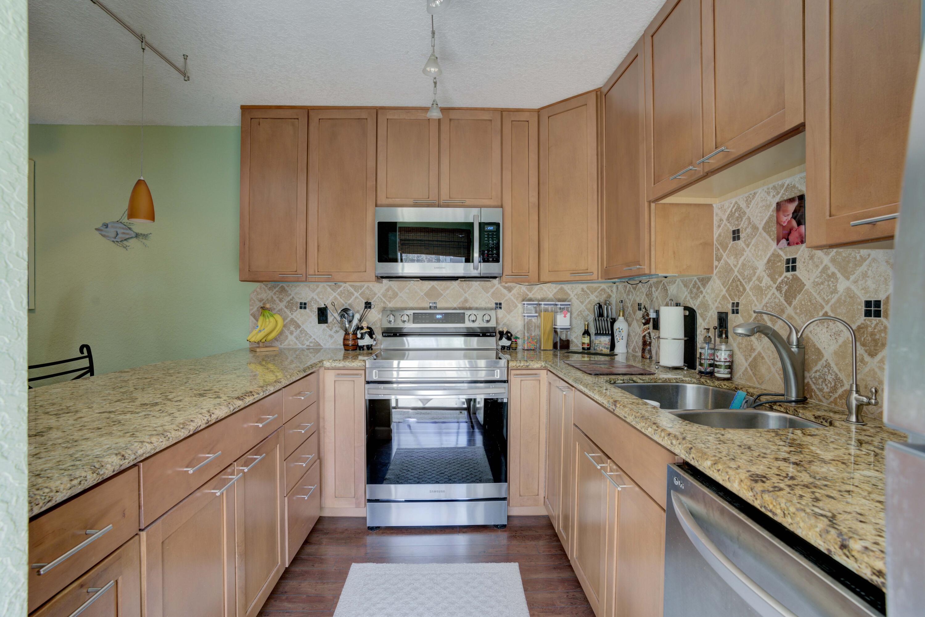 825 Center Street, Unit 10D Jupiter, FL 33458 - Photo 28 of 55 39__mlp3129_30_31