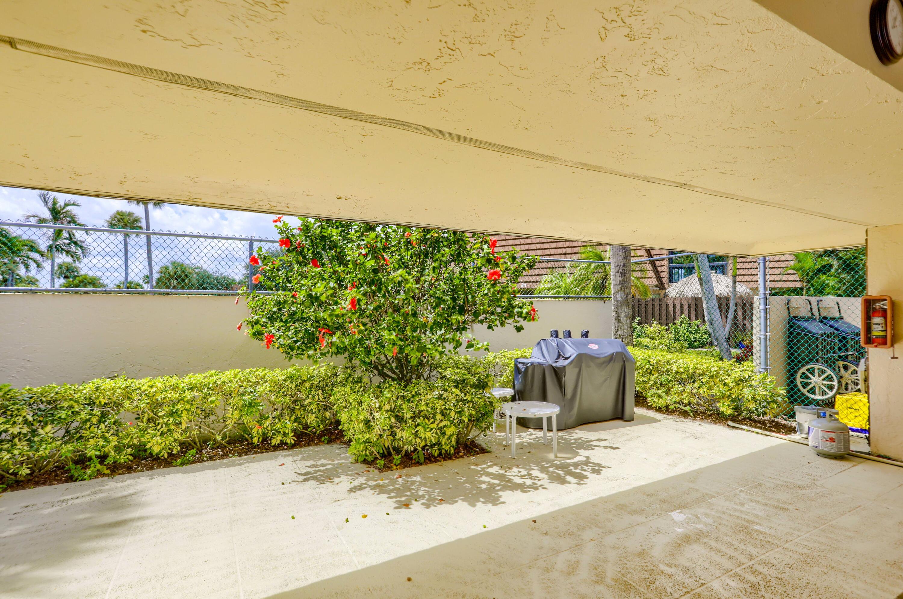 825 Center Street, Unit 10D Jupiter, FL 33458 - Photo 9 of 55 40__20a0590-hdr(6)_interior 2 c