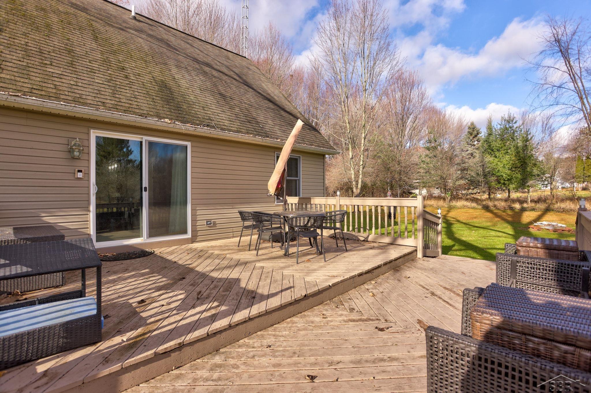 2122 Heather Way Gladwin, MI 48624 - Photo 39 of 43