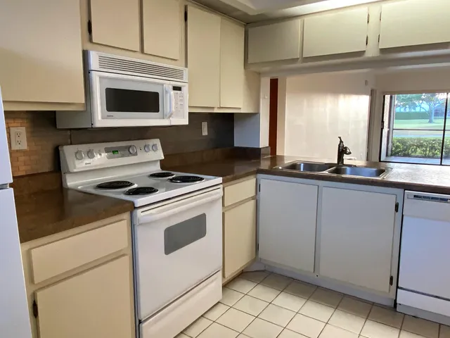 $2,650 | 12962 Briarlake Drive, Unit 103, Palm Beach Gardens, FL 33418