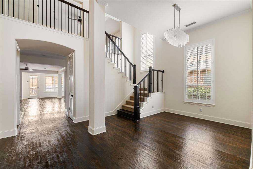 108 Guadalupe Drive Irving, TX 75039 - Photo 3 of 26