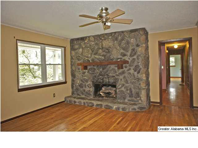 336 Sun Valley Road Birmingham, AL 35215 - Photo 5 of 32