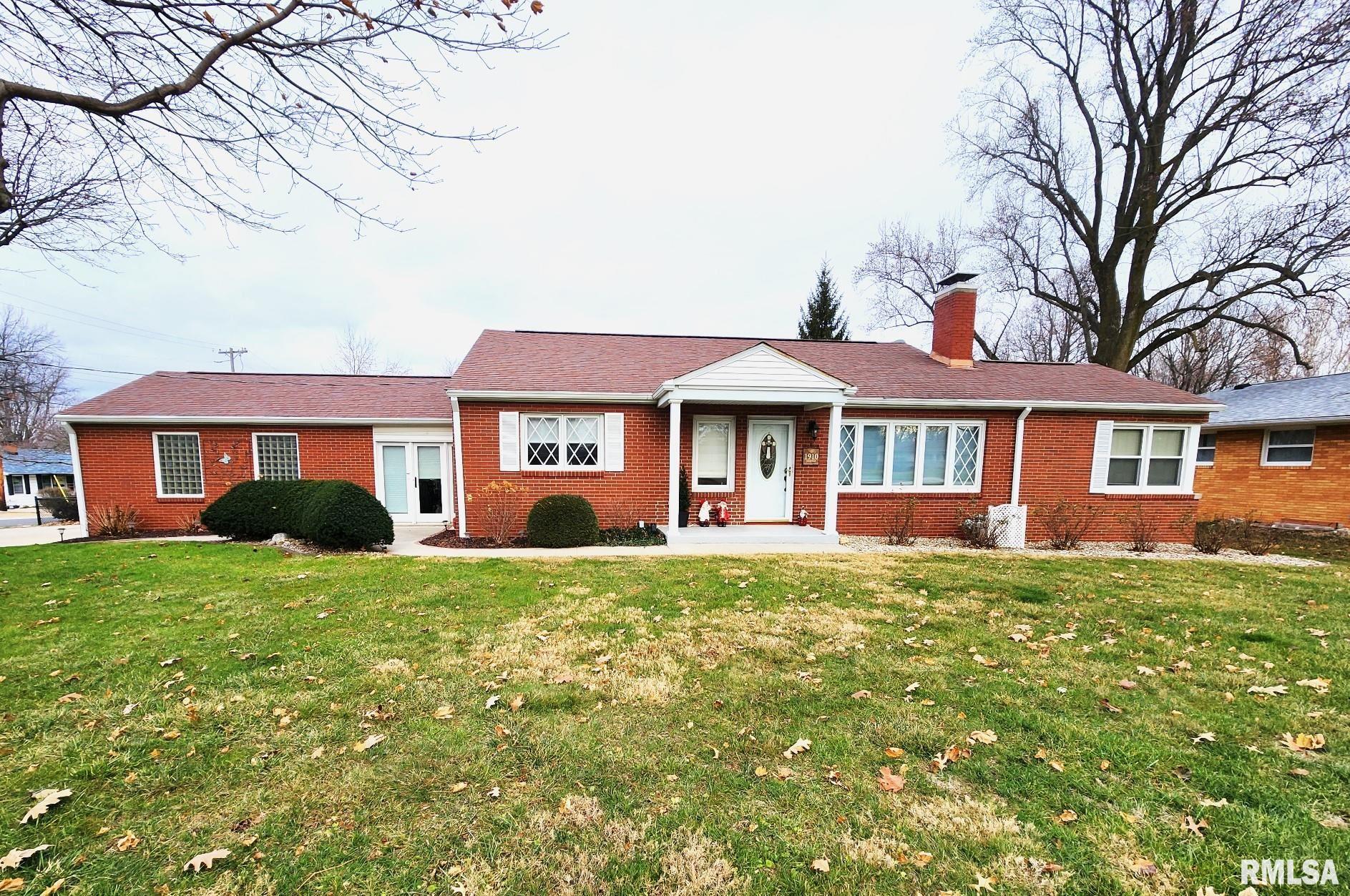 1910 Mound Road Jacksonville, IL 62650 - Photo 1 of 31 Gallery Image 1