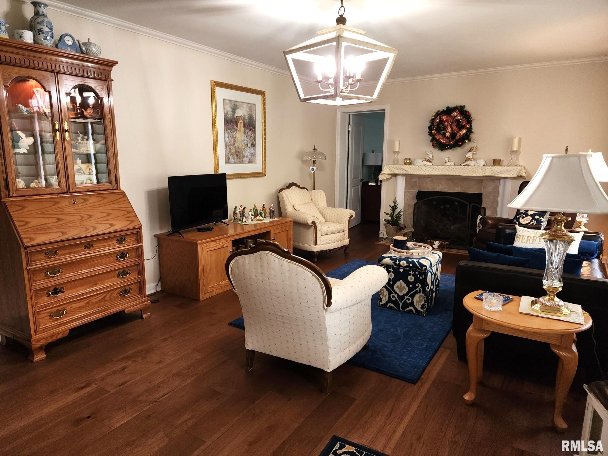 1910 Mound Road Jacksonville, IL 62650 - Photo 12 of 31 Gallery Image 12