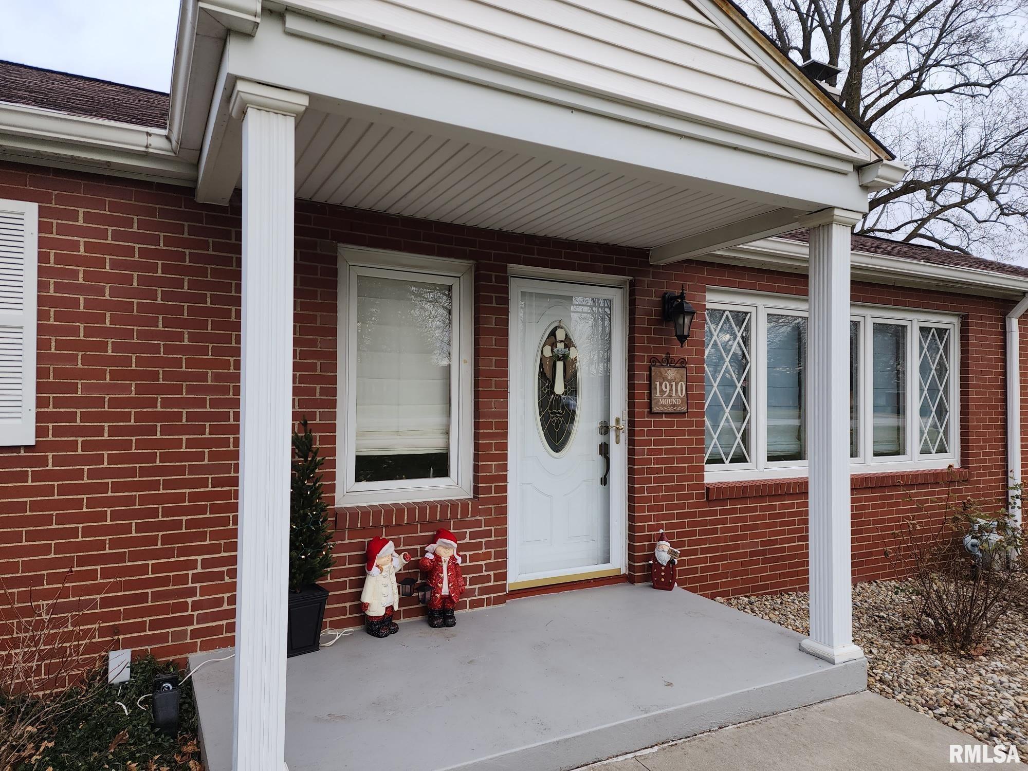 1910 Mound Road Jacksonville, IL 62650 - Photo 2 of 31 Gallery Image 2