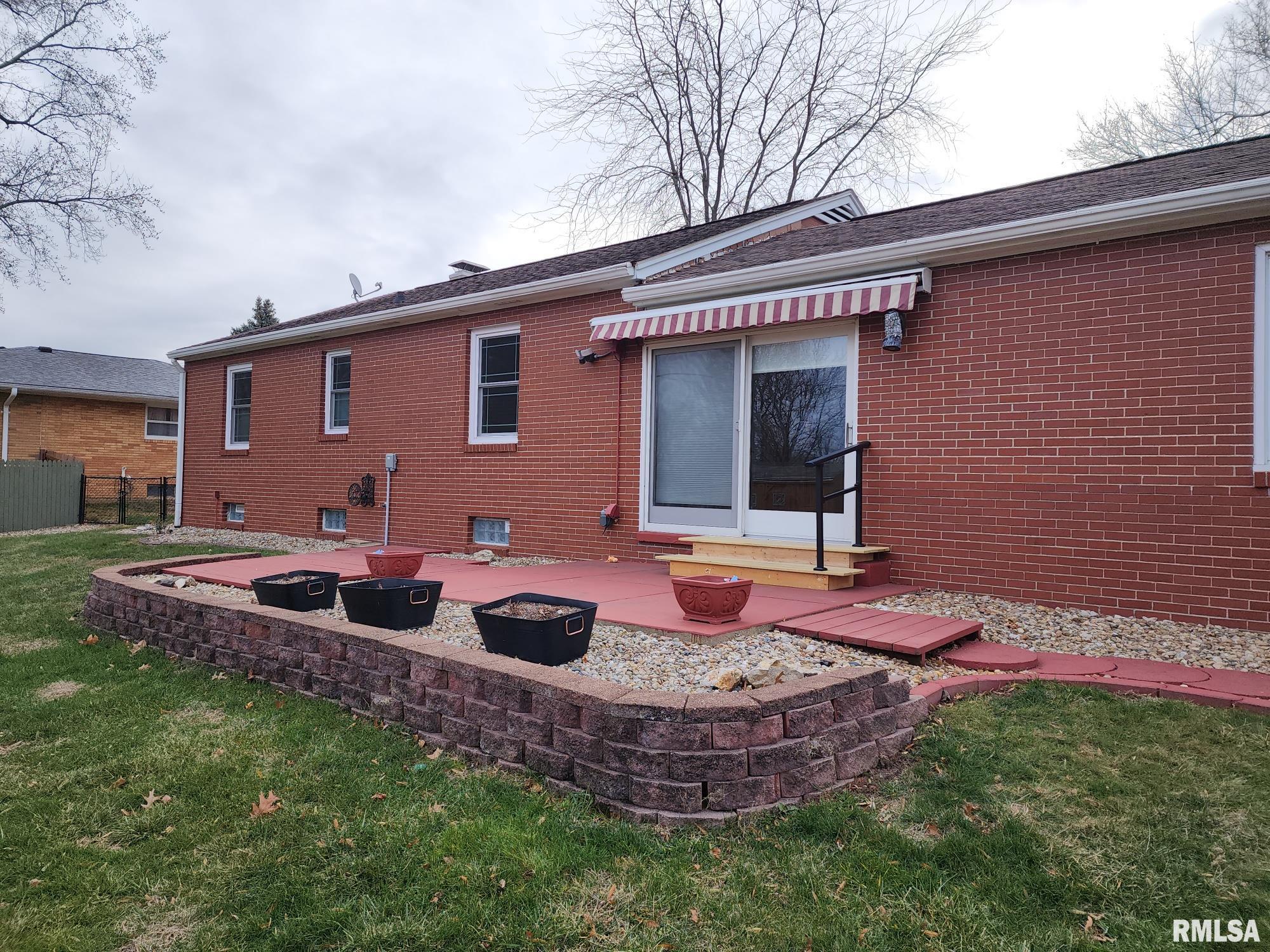 1910 Mound Road Jacksonville, IL 62650 - Photo 5 of 31 Gallery Image 5
