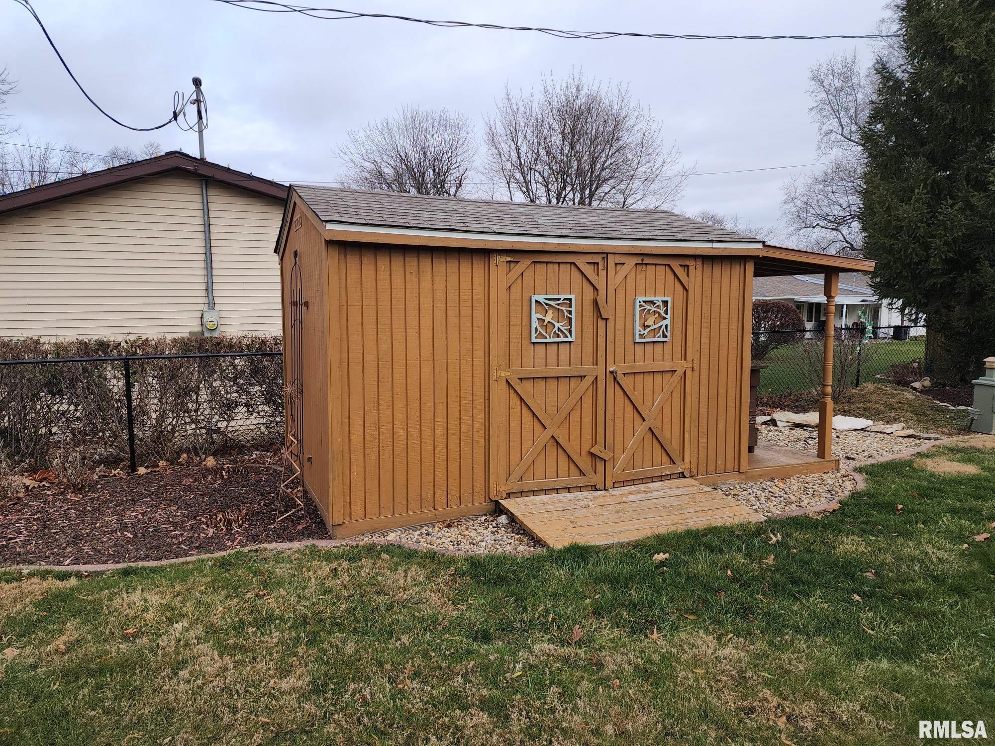 1910 Mound Road Jacksonville, IL 62650 - Photo 6 of 31 Gallery Image 6