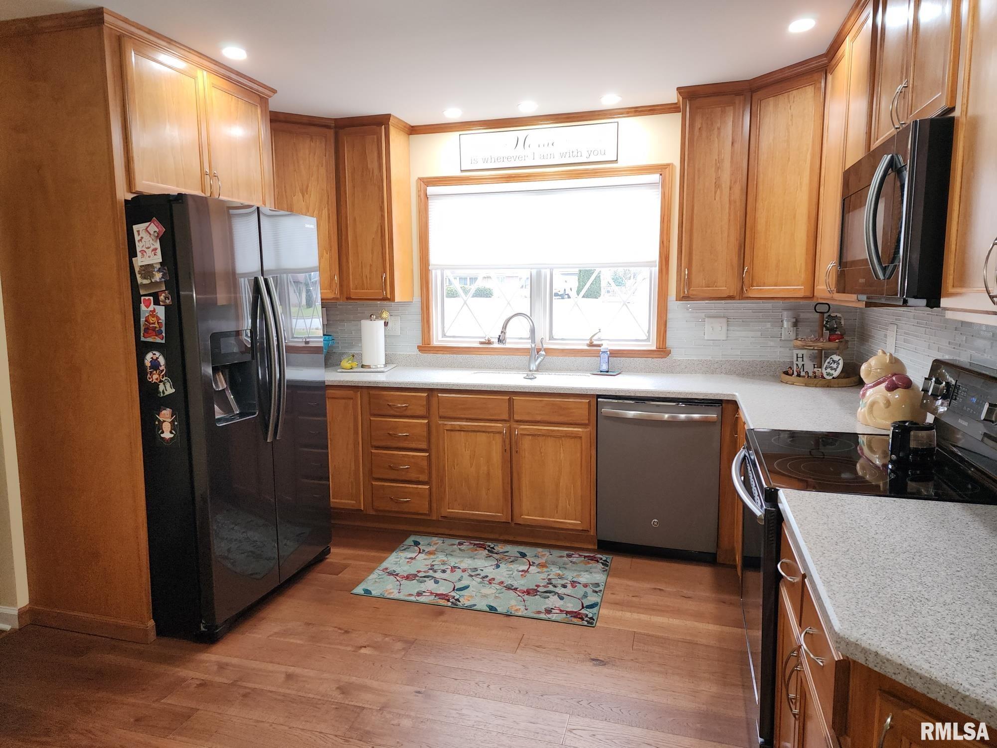 1910 Mound Road Jacksonville, IL 62650 - Photo 7 of 31 Gallery Image 7