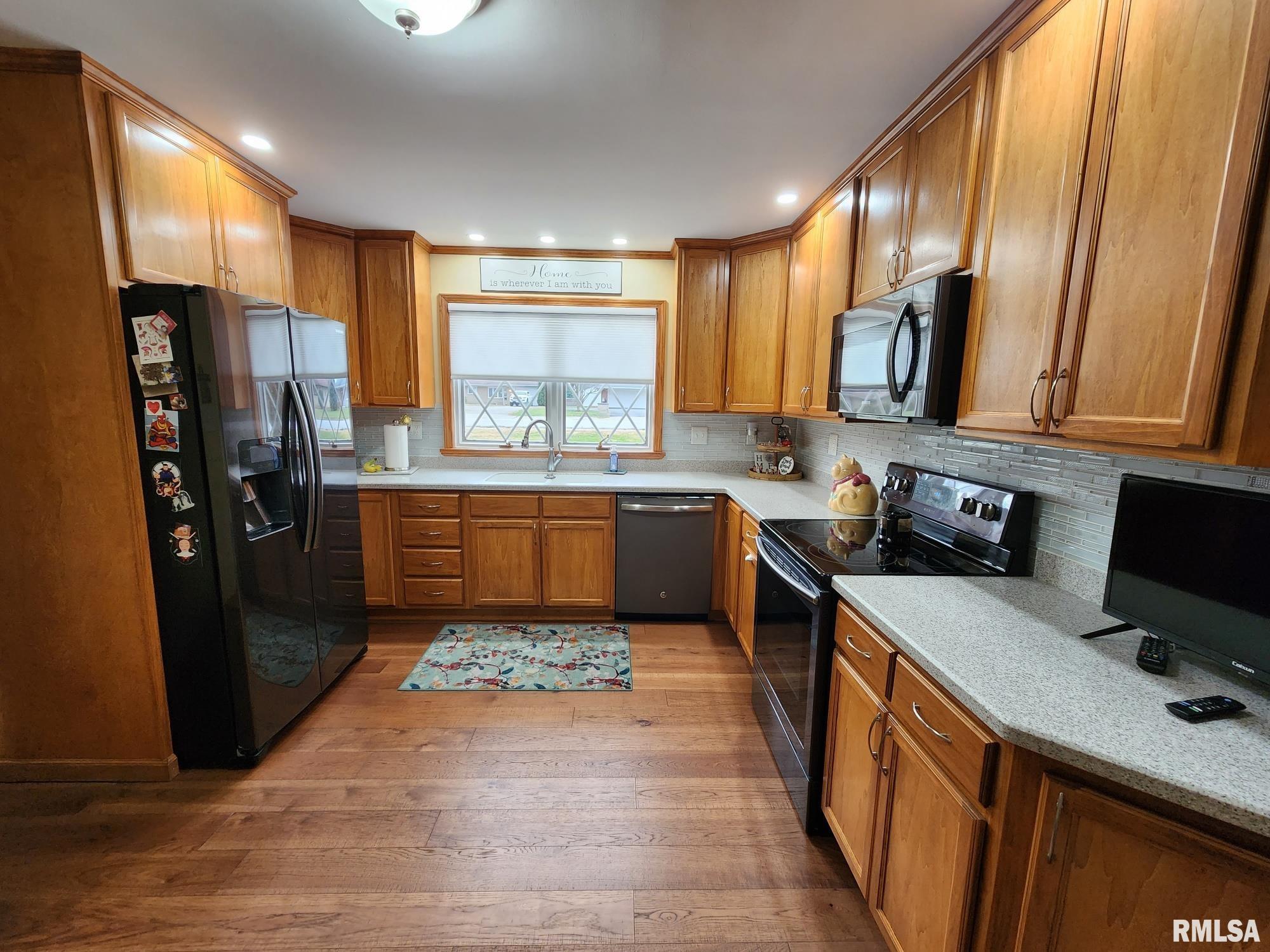 1910 Mound Road Jacksonville, IL 62650 - Photo 8 of 31 Gallery Image 8