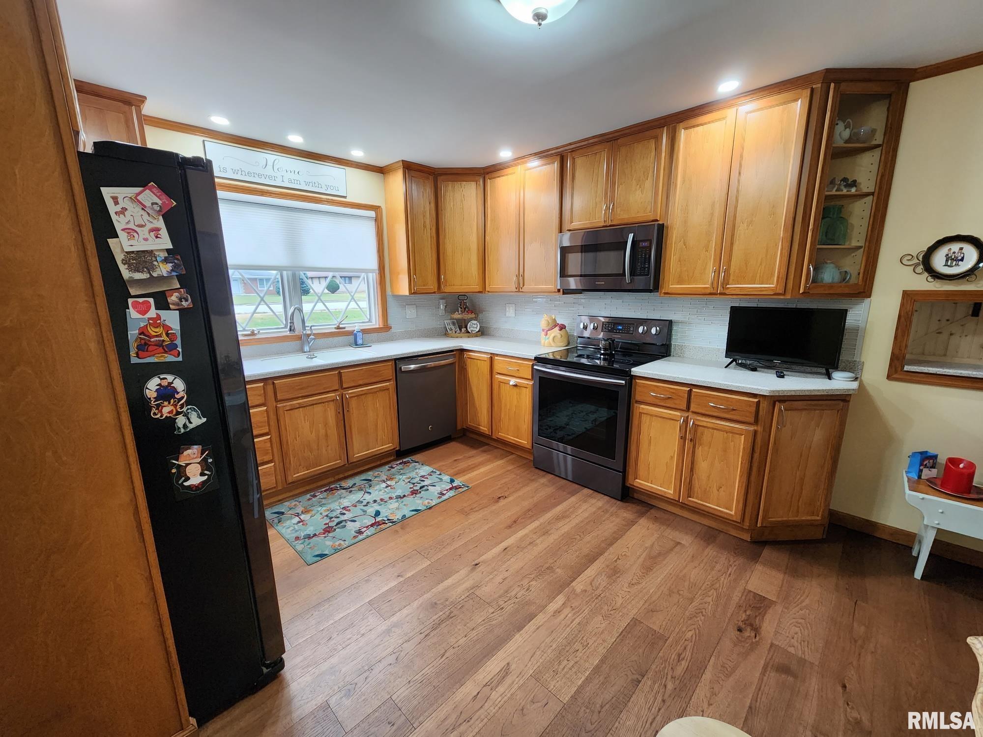1910 Mound Road Jacksonville, IL 62650 - Photo 9 of 31 Gallery Image 9