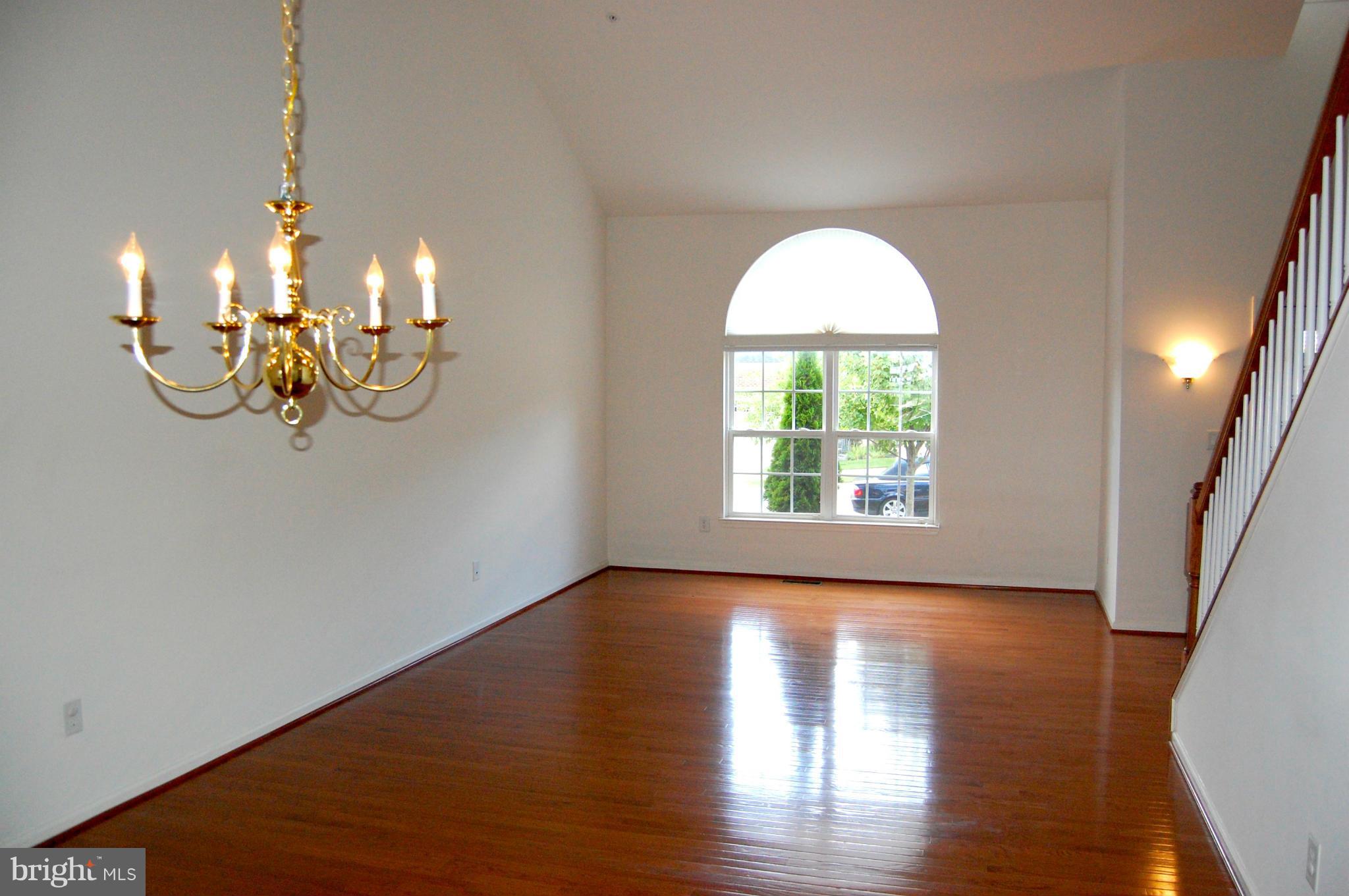 8320 Meadowsweet Road, Unit 8310 Baltimore, MD 21208 - Photo 4 of 27 Living Room