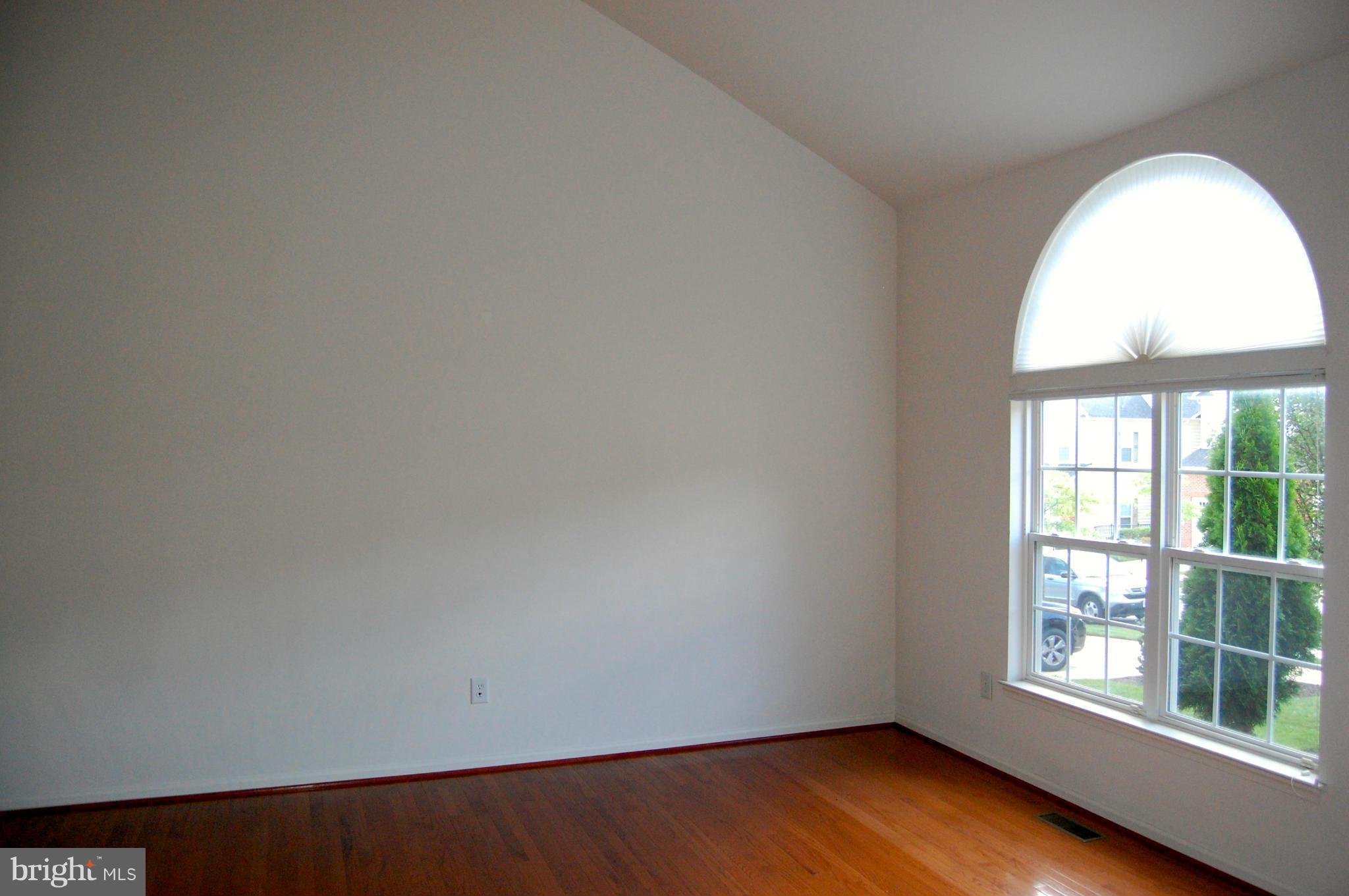 8320 Meadowsweet Road, Unit 8310 Baltimore, MD 21208 - Photo 5 of 27 Living Room