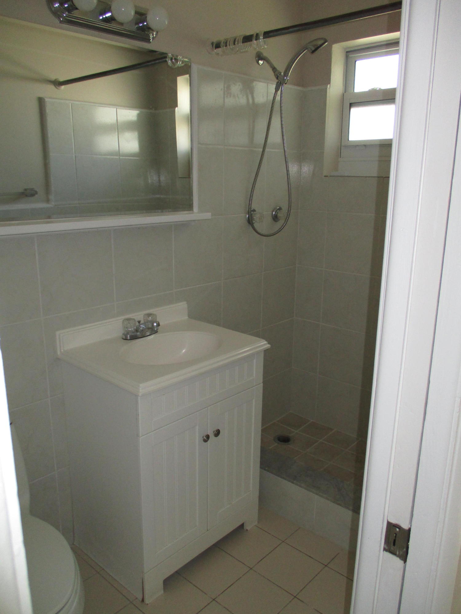 950 Northeast 3rd Avenue Boca Raton, FL 33432 - Photo 10 of 15 Master bathroom