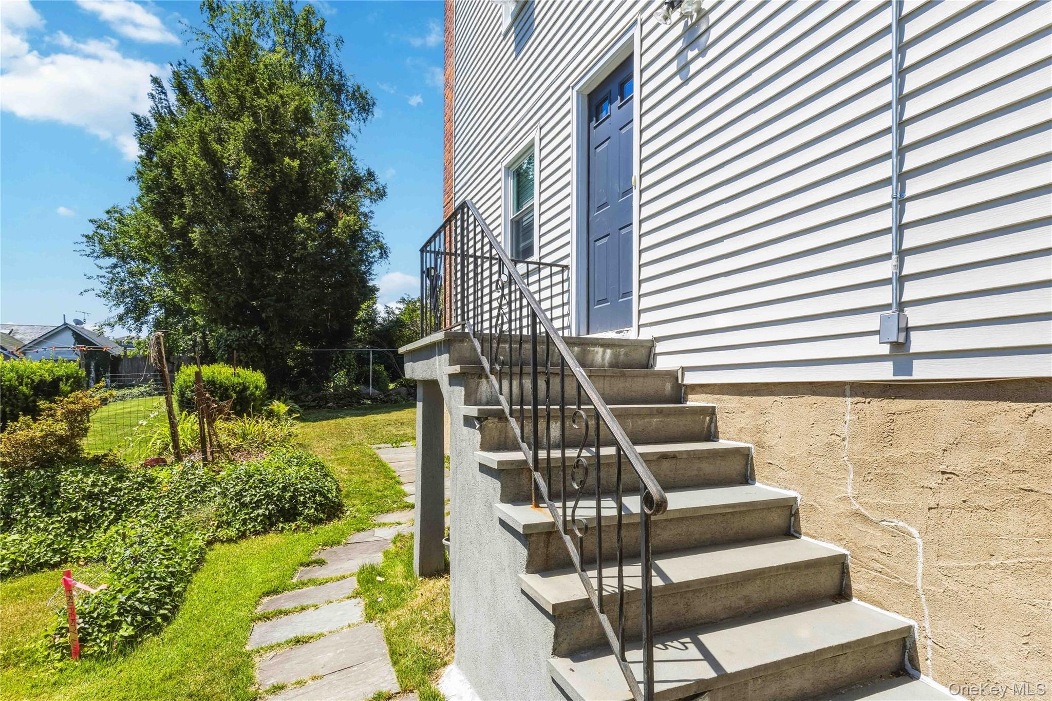 508 New Rochelle Road, Unit 2 Bronxville, NY 10708 - Photo 10 of 18 Private entrance