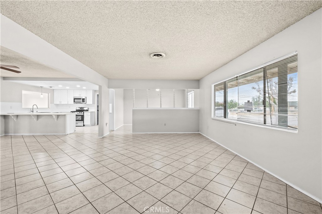 13755 Mohawk Road Apple Valley, CA 92307 - Photo 14 of 66