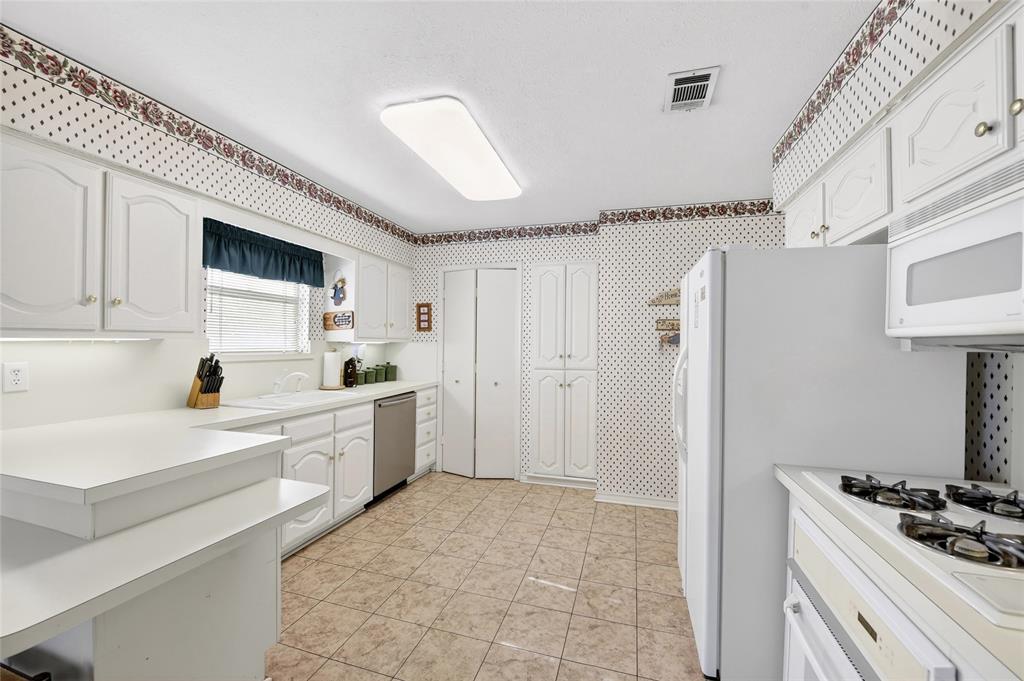 12118 Ridgefair Place Farmers Branch, TX 75234 - Photo 14 of 27