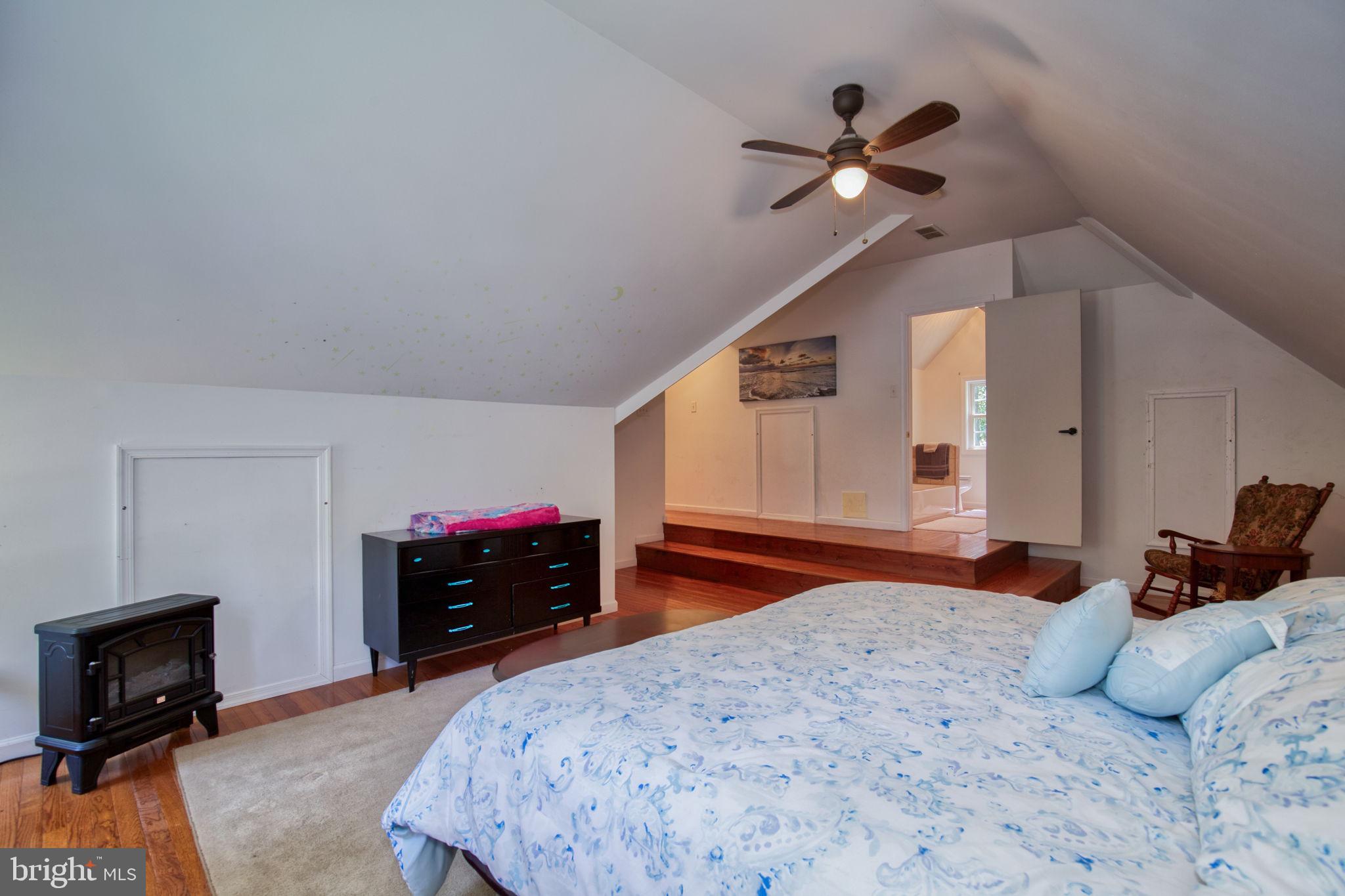 120 Twin Harbor Road Reedville, VA 22539 - Photo 32 of 45 2ND LEVEL MASTER SUITE 4