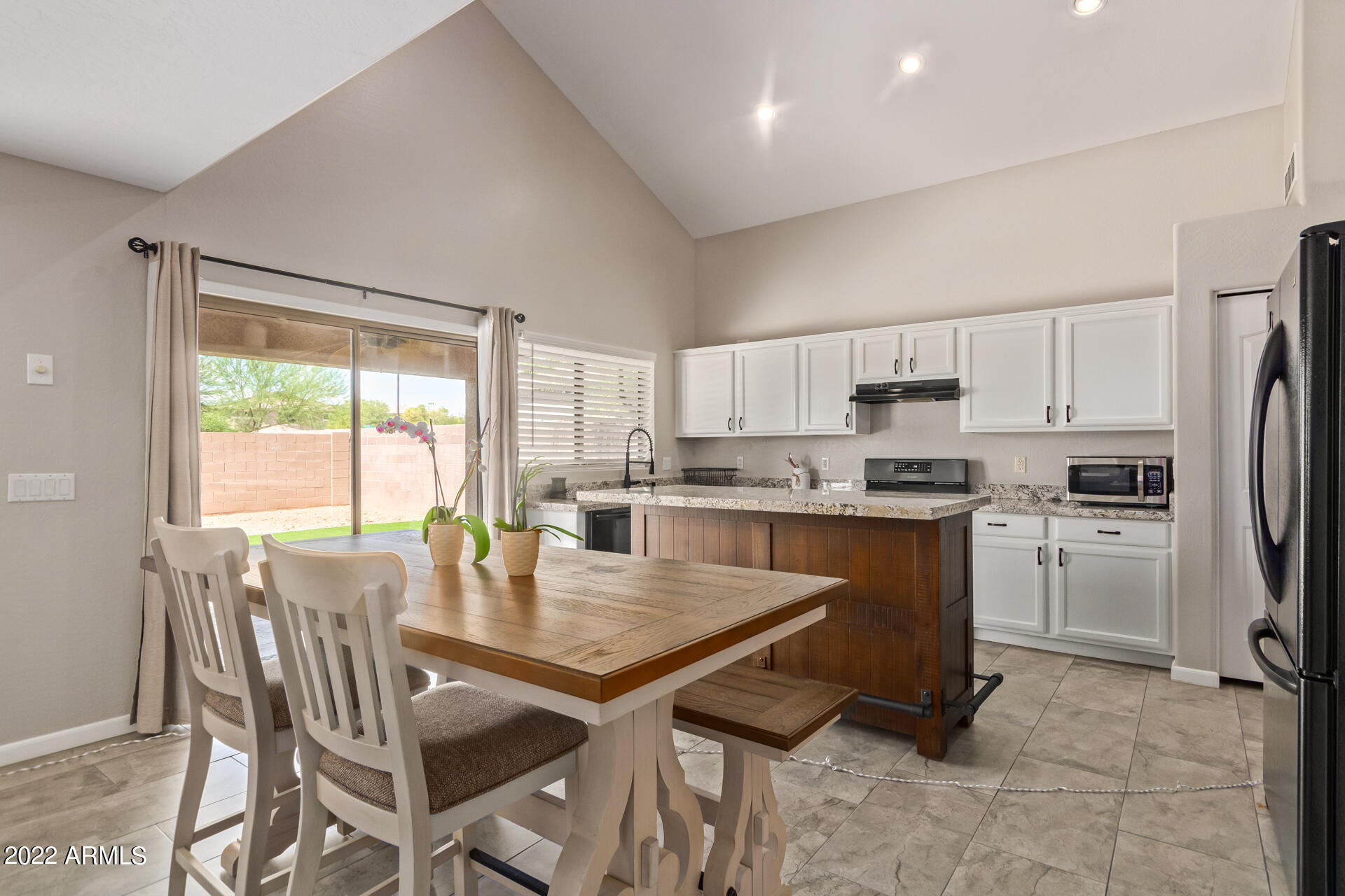 3328 East Attleboro Road Gilbert, AZ 85295 - Photo 21 of 71 Kitchen and dining