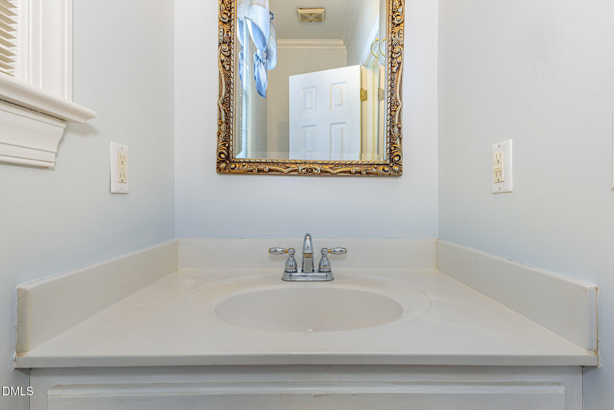 712 Hardimont Road Raleigh, NC 27609 - Photo 26 of 40 a bathroom with a bathtub