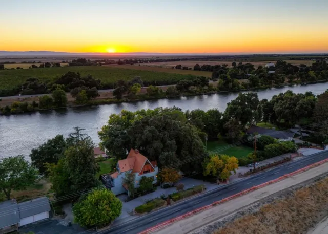 a view of a patio with table and chairs with wooden floor and fence