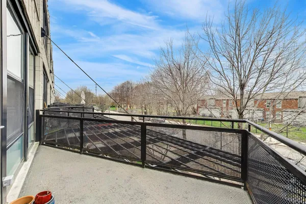 $300,000 | 1069 West 14th Place, Unit 228, Chicago, IL 60608