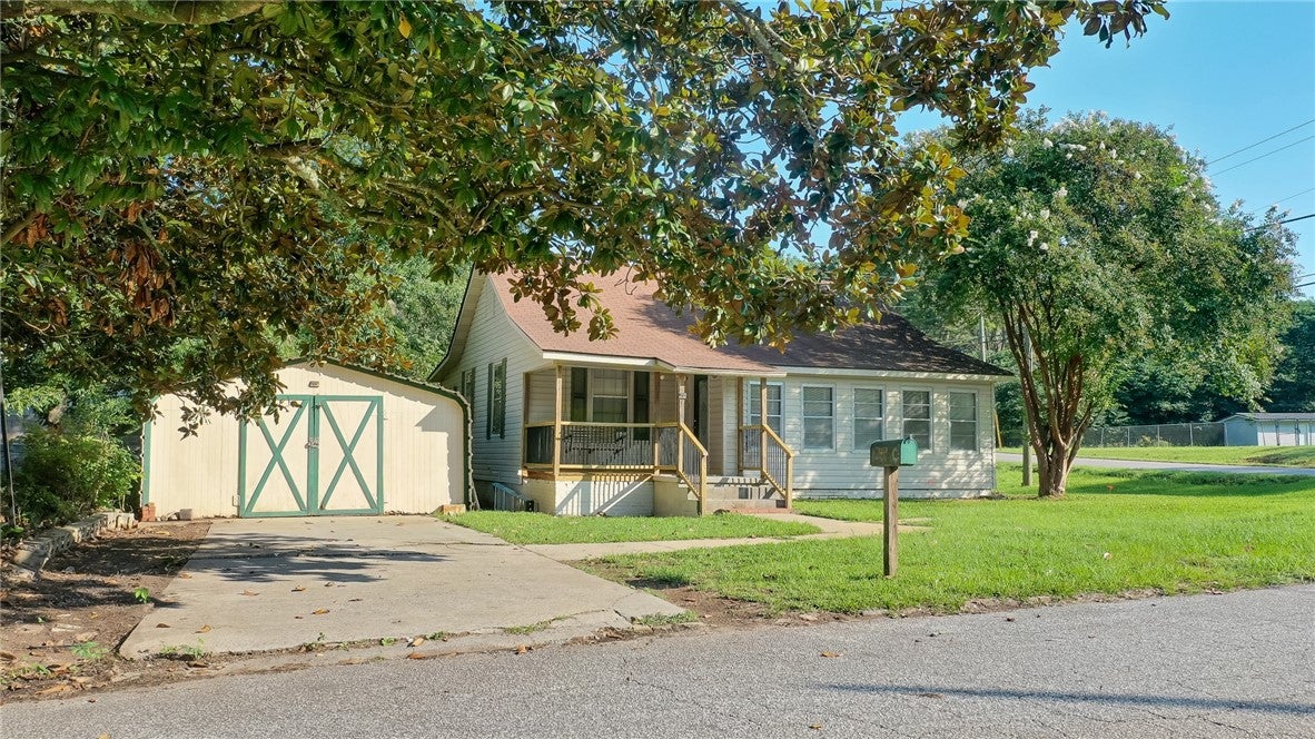 813 Spring Street Valley, AL 36854 - Photo 2 of 26 Gallery Image 2