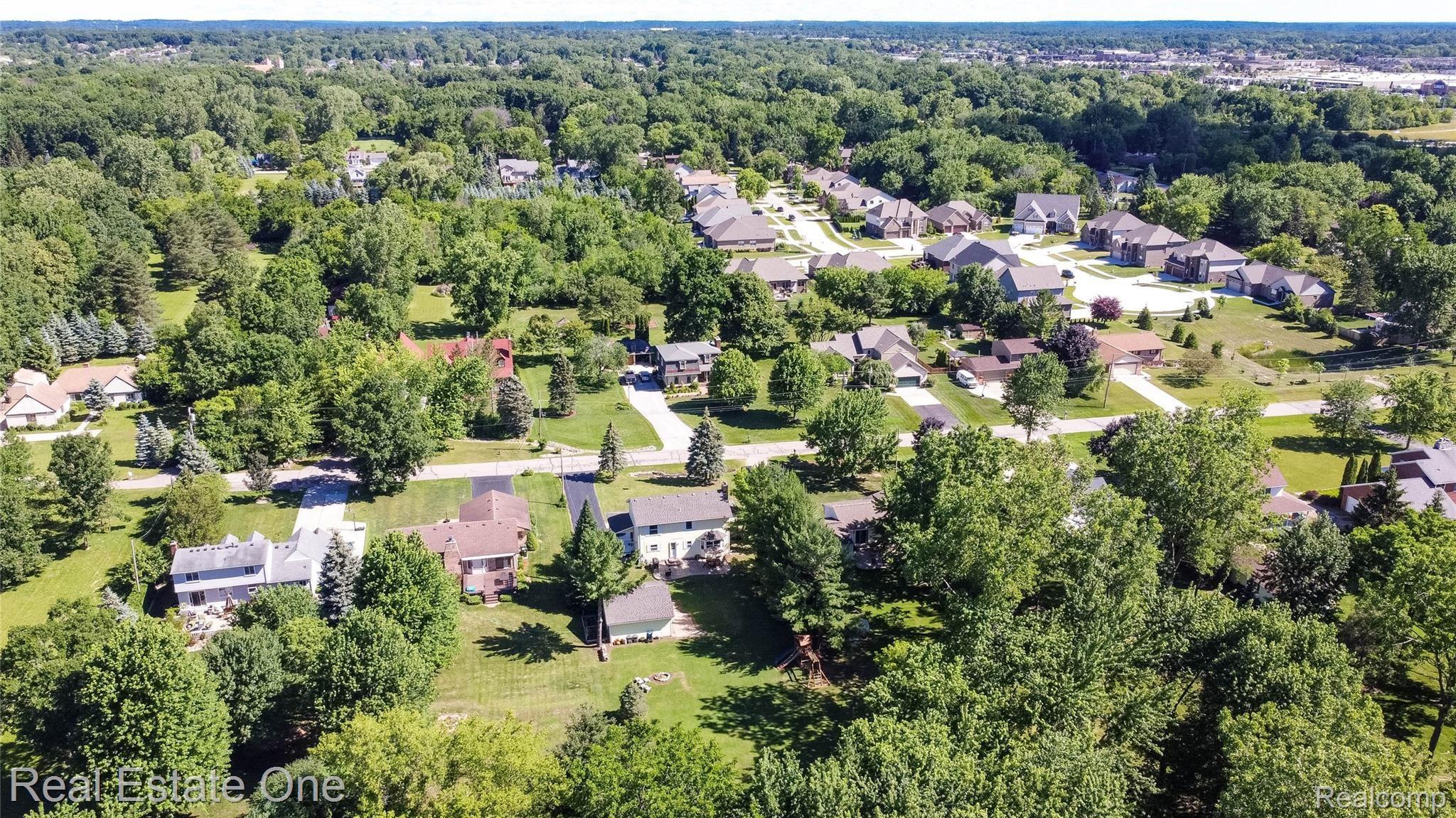 475 Grace Avenue Rochester, MI 48307 - Photo 55 of 58 Drone view/ back of home