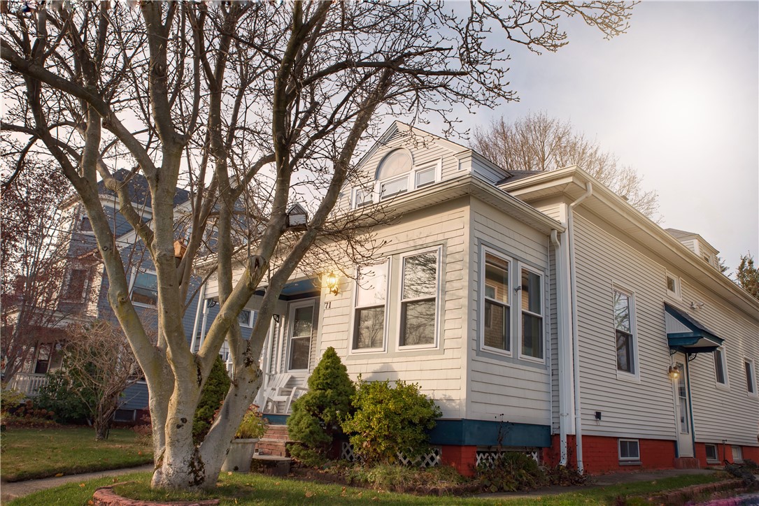 71 Strathmore Road Cranston, RI 02905 - Photo 3 of 45