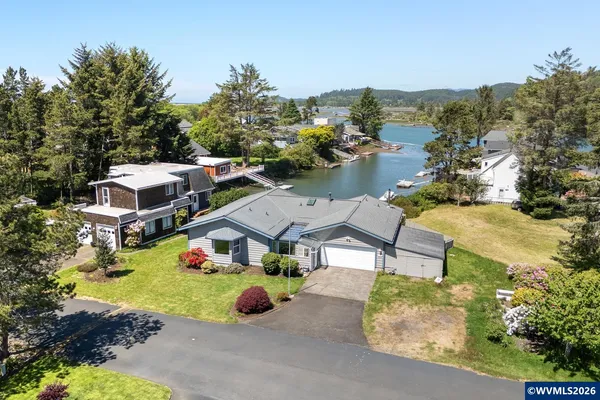 $699,000 | 9215 Trout Place, Gleneden Beach, OR 97388