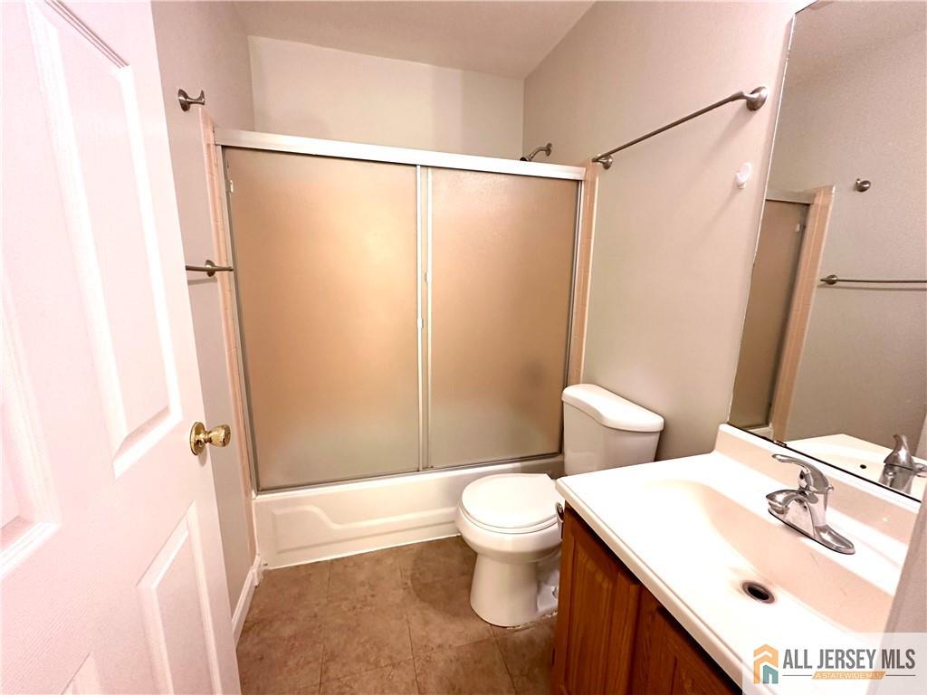 162 Salem Road North Brunswick, NJ 08902 - Photo 8 of 17 a bathroom with a sink toilet and shower