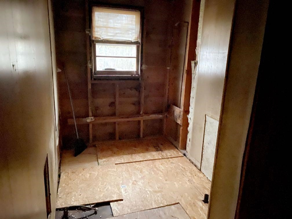 680 Austin Road Reagan, TN 38368 - Photo 8 of 12 a bathroom with a tub
