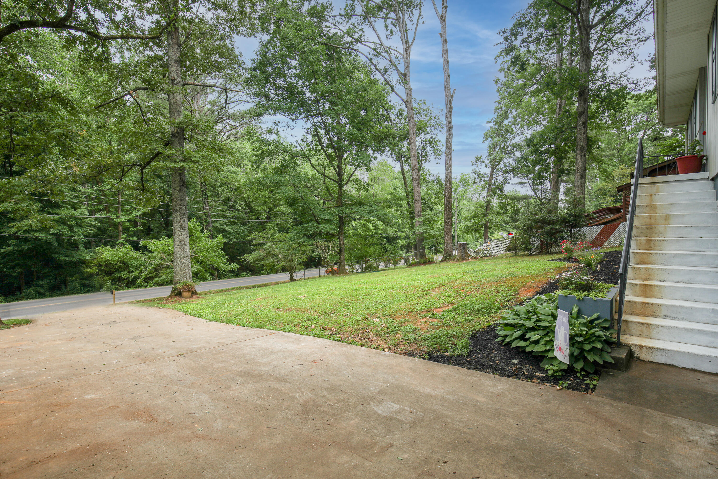 789 Minnis Road Cleveland, TN 37323 - Photo 30 of 35 Large Parking Area