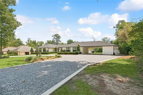 $875,000 | 210 Tchefuncte Drive, Covington, LA 70433