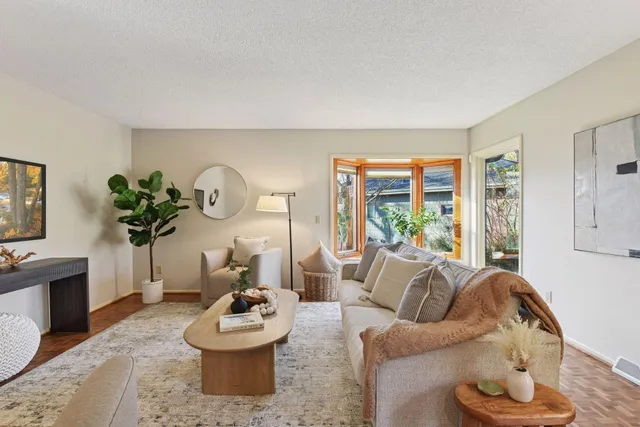 $800,000 | 18305 5th Avenue North, Plymouth, MN 55447