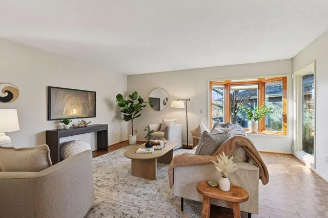 $800,000 | 18305 5th Avenue North, Plymouth, MN 55447