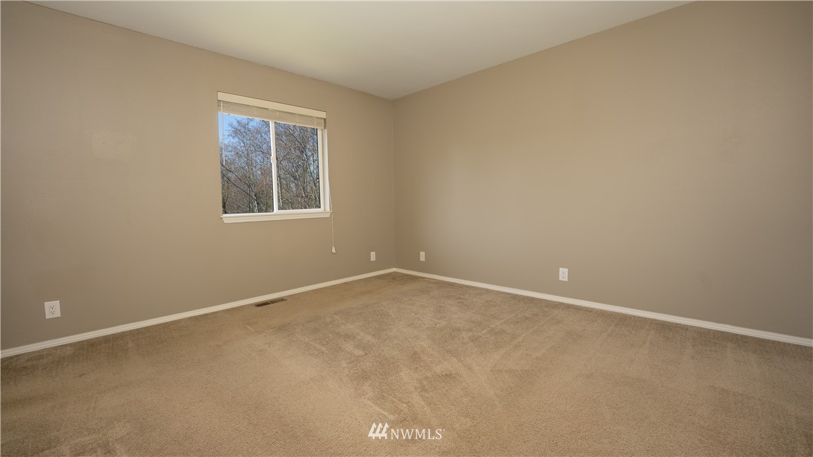 1500 Roma Road Bellingham, WA 98226 - Photo 14 of 19 an empty room with a window