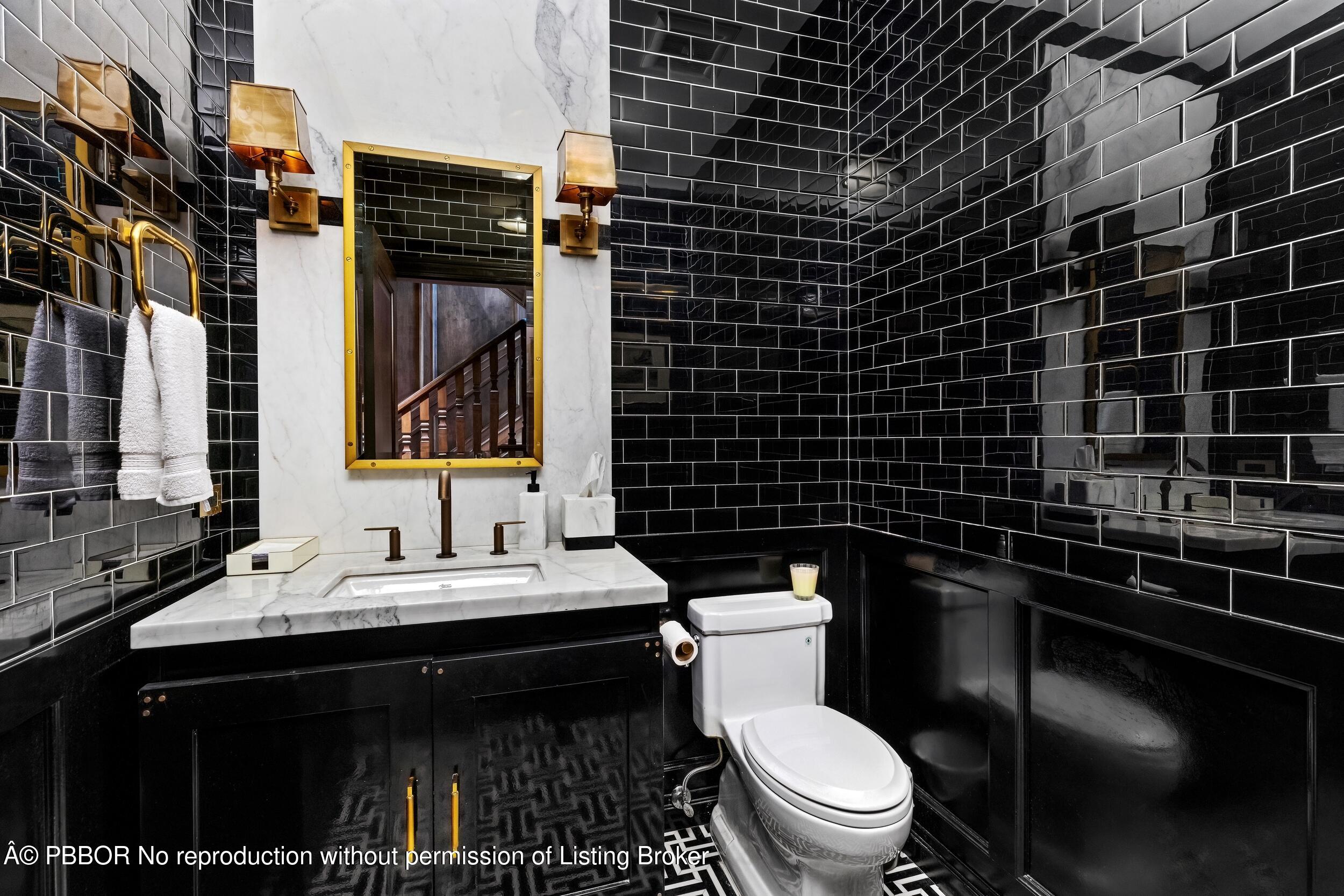 1053 North Lake Way Palm Beach, FL 33480 - Photo 21 of 82 Powder Room 1