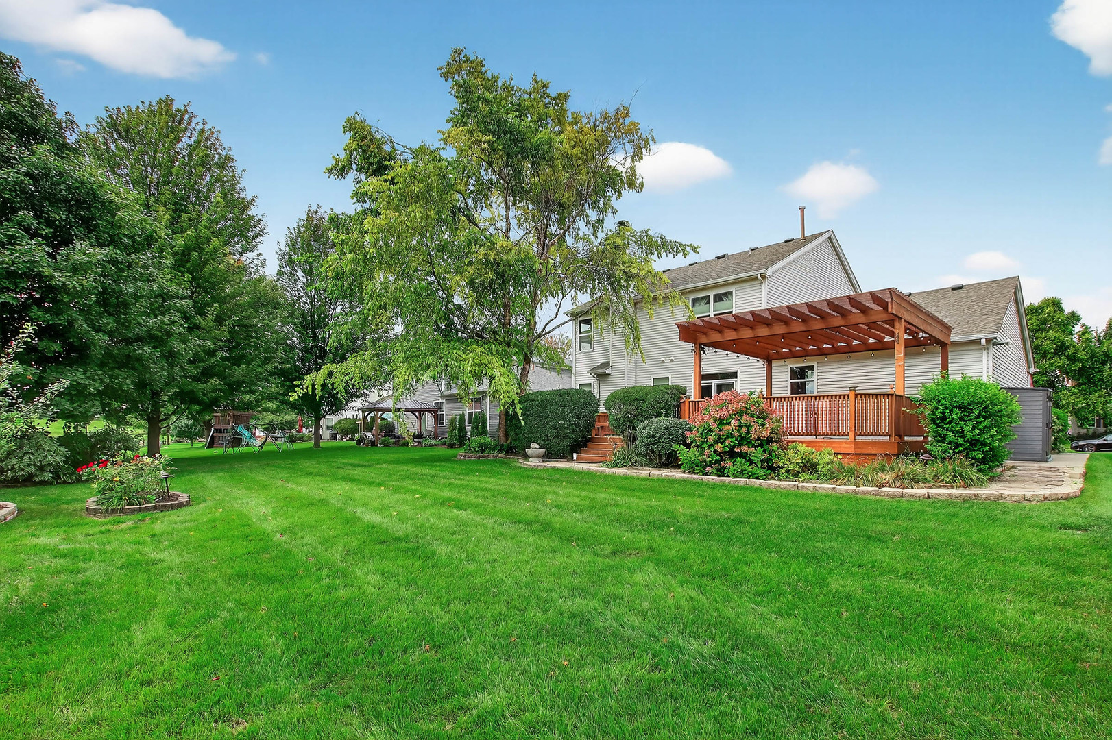 296 Foxford Drive Cary, IL 60013 - Photo 31 of 44 a front view of a house with a yard