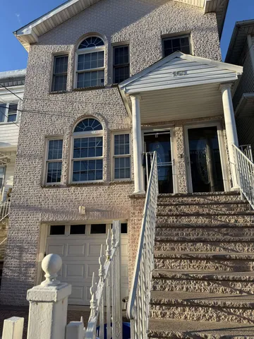 $2,800 | 167 Garfield Avenue, Jersey City, NJ 07305