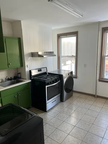 $2,800 | 167 Garfield Avenue, Jersey City, NJ 07305