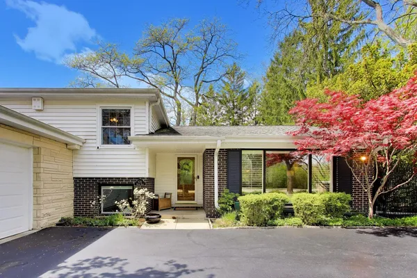 $765,000 | 570 Wilmot Road, Deerfield, IL 60015