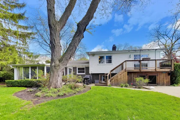 $765,000 | 570 Wilmot Road, Deerfield, IL 60015