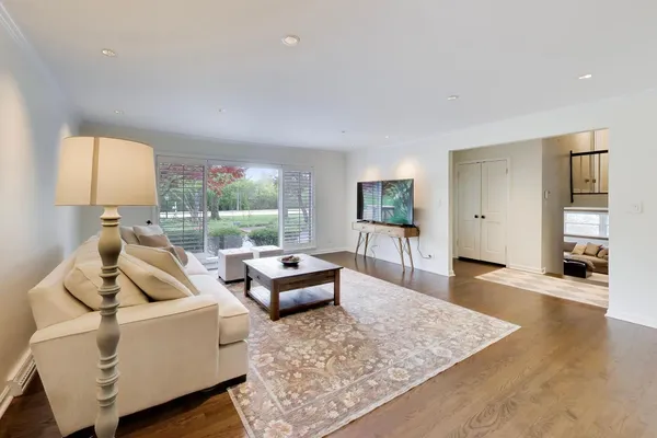 $765,000 | 570 Wilmot Road, Deerfield, IL 60015