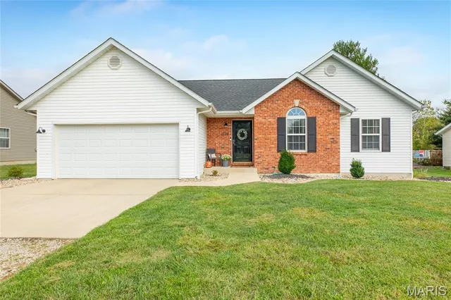 $345,000 | 1738 Fountainbleu Drive, Worden, IL 62097