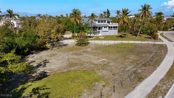 a view of residential houses with outdoor space